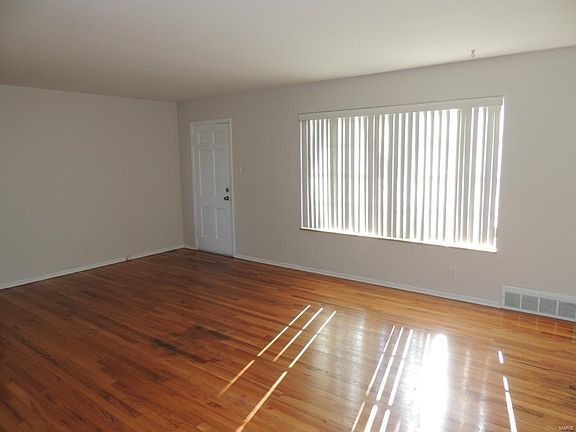 2nd image of 9643 La Jolla Dr