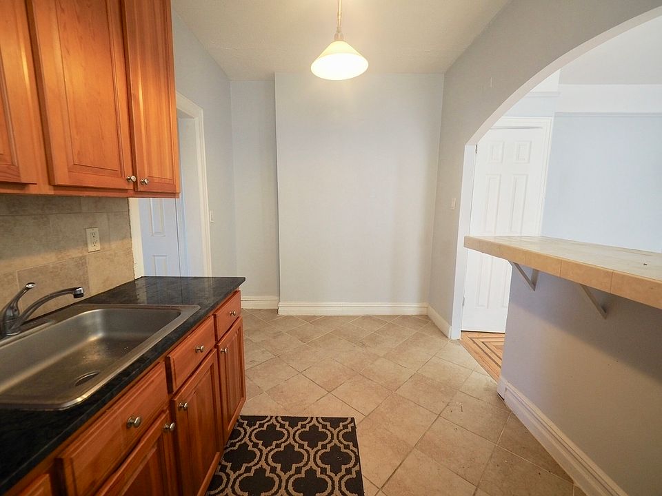 1st image of 4-33 27th Ave #3RR