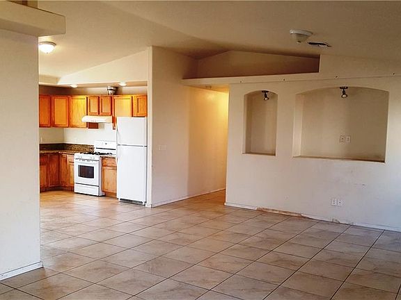 5th image of 582 Malibu Cir S