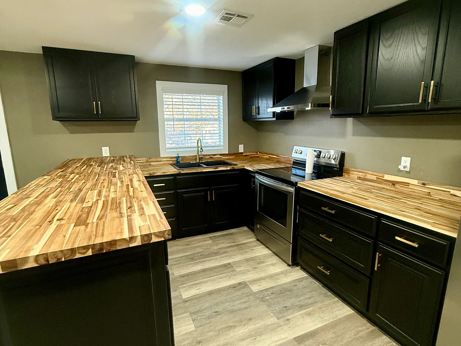 3 bed, $1,400 — Photo 2