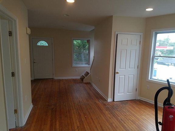 3rd image of 221 Haverford St