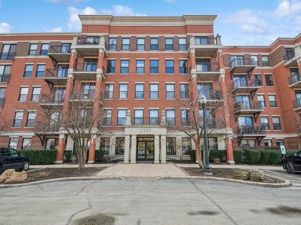 2335 W Belle Plaine Ave APT 211, Chicago, IL 60618