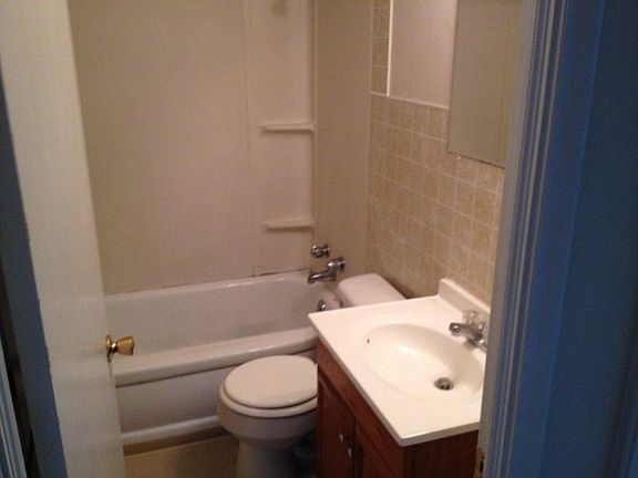 3rd image of 1101 W Saginaw St
