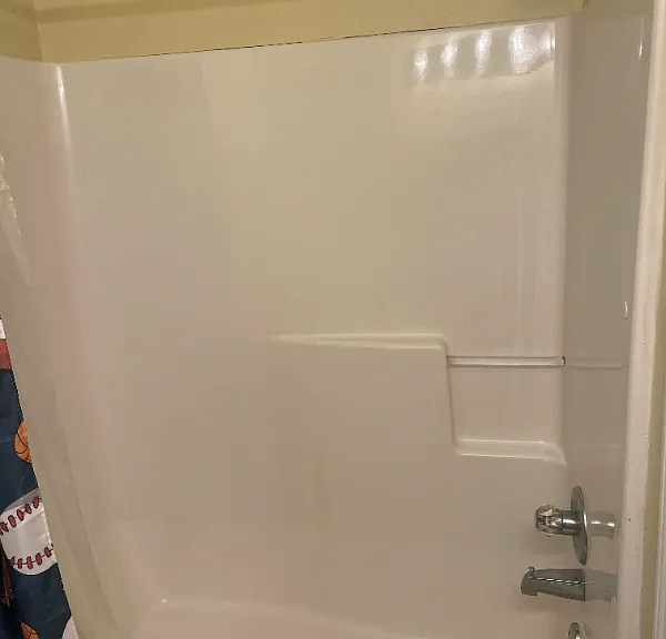 Front bathroom tub and shower