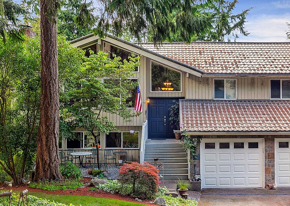 1st image of 429 210th Ave NE