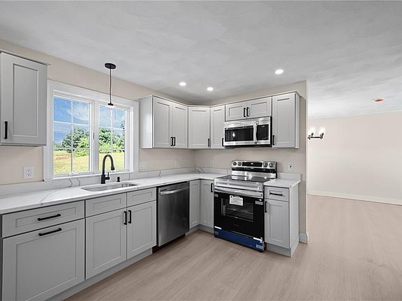 4th image of 45 Pleasant View Dr