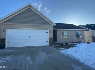 321 27th Ave NE, Watford City, ND 58854