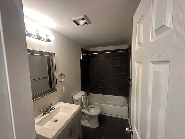 1814 Q St SE #203 — Photo 9