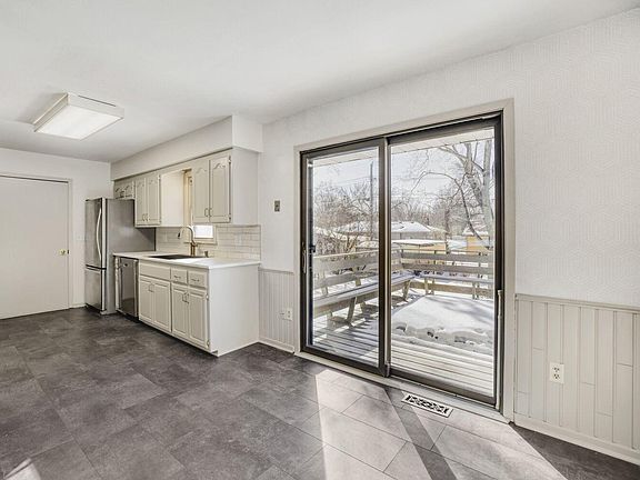 5th image of 7872 Firwood Way NE