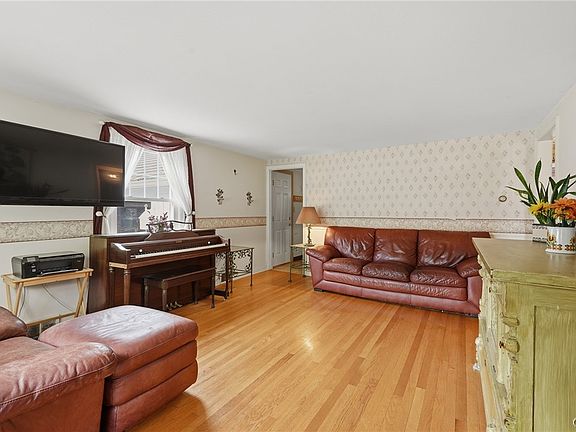 4th image of 114 S Terry Rd