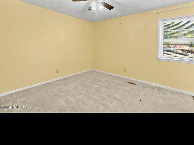318 Bandera Dr — Photo 4