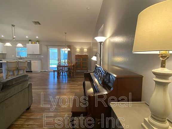 4th image of 1704 NW 13th Ter