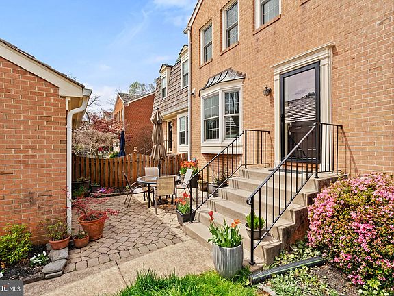 2nd image of 2908 Oakborough Sq