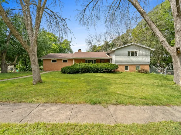 494 Tyler Dr, Pleasant Hill, IA 50327