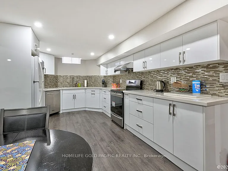 48 Havagal Cres — Photo 32