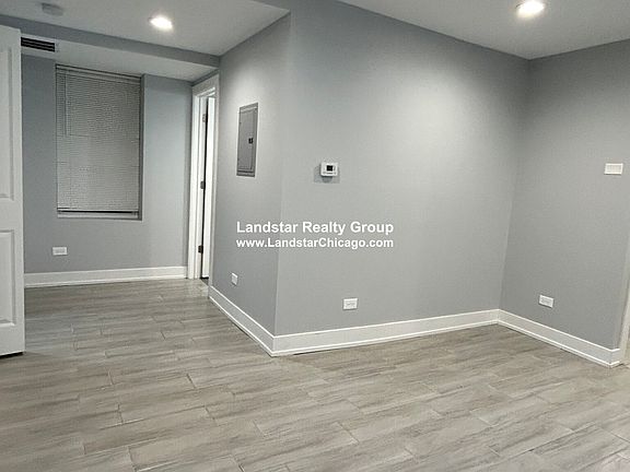 3rd image of 926 W 32nd Pl
