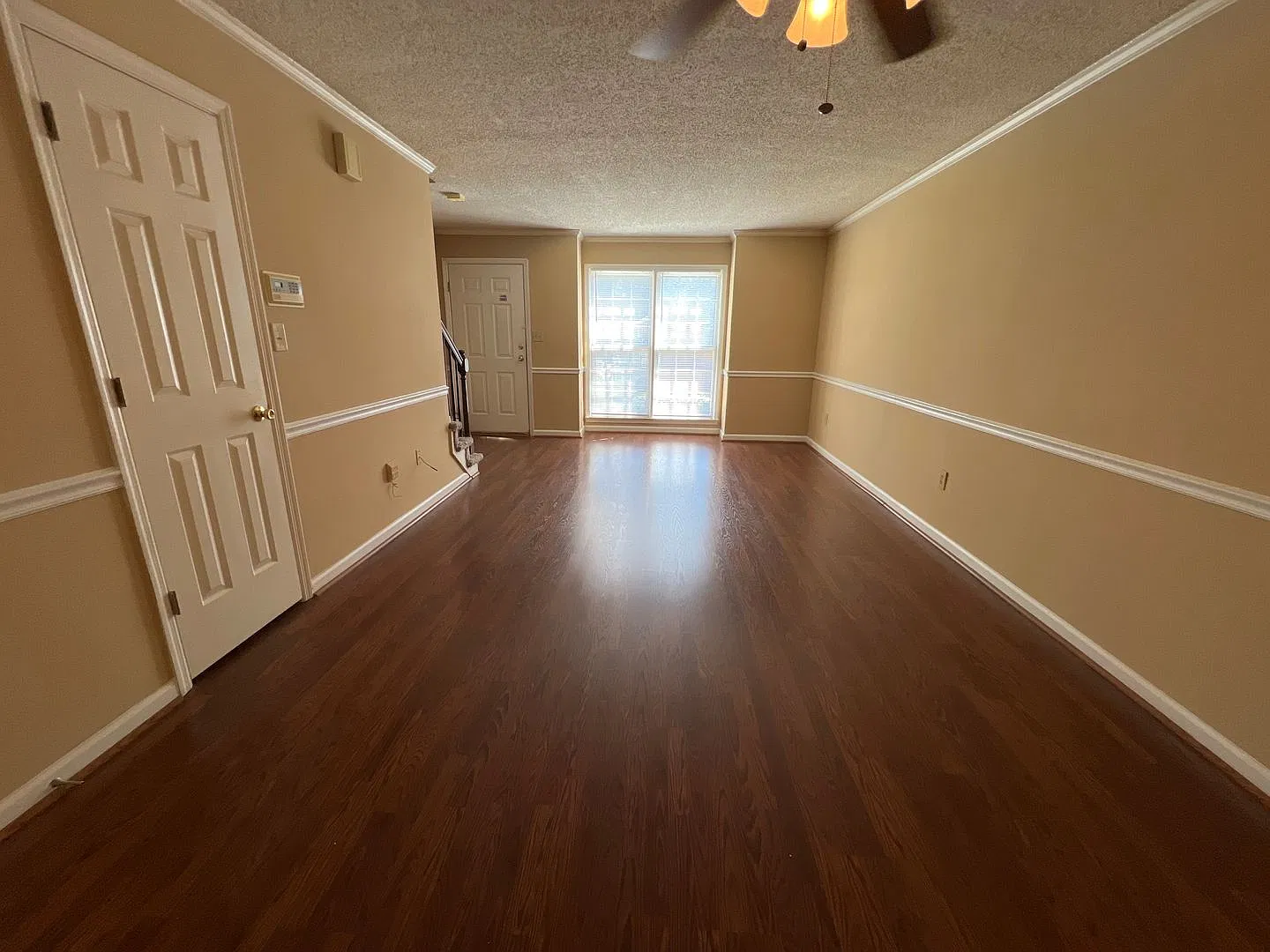 2 bedroom townhouse, walking distance to UGA! — Photo 2