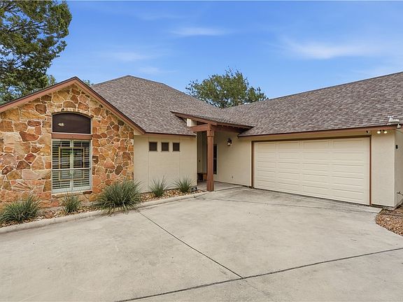 2nd image of 808 Elmwood Cv