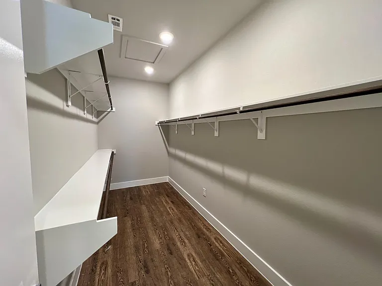 714 N Plano Rd — Photo 26