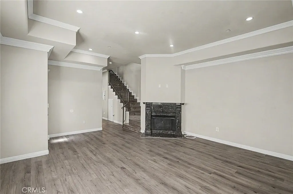 3 bed, 2.5 bath, 1480 sqft, $4,100 — Photo 4