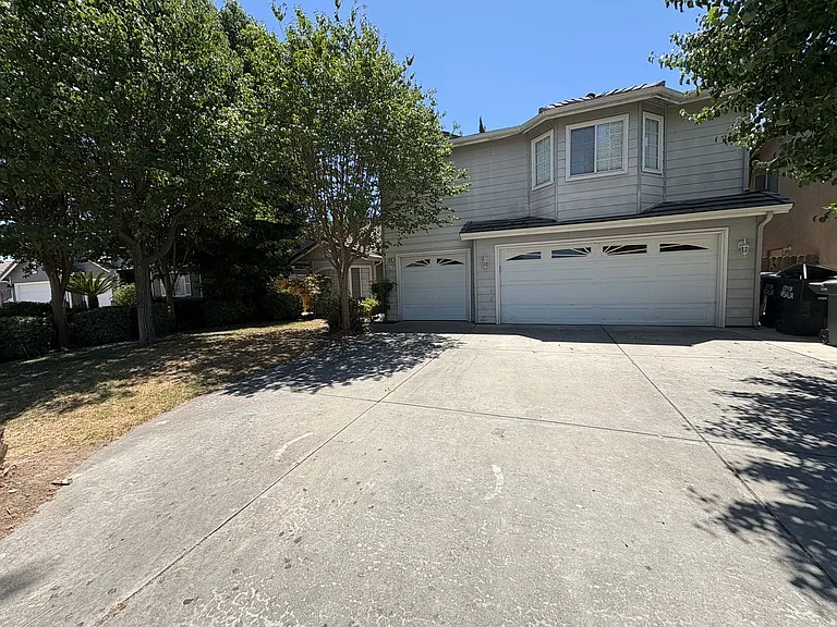 703 W Russell Ave — Photo 1