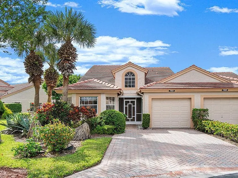 7922 Sandy Pointe Dr — Photo 1