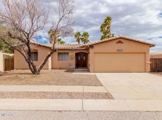 9260 N Broken Lance Dr, Tucson, AZ 85742