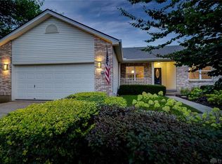 4 S Glen Oak Dr, Springboro, OH 45066