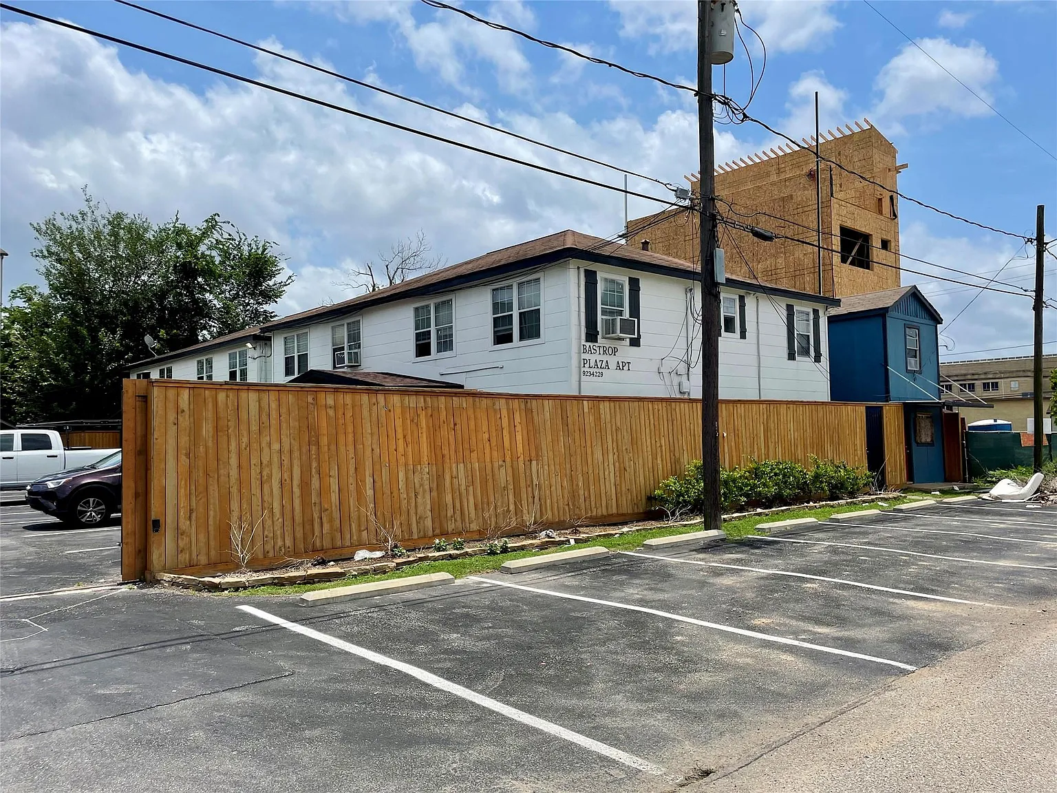2 bed, 1.0 bath, 650 sqft, $970 — Photo 2