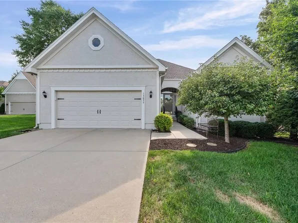 13653 Manor Rd, Leawood, KS 66224