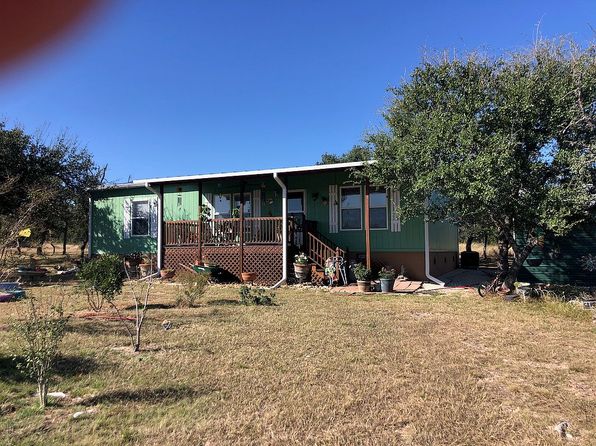 78 Saddle Brook Dr, Harper, TX 78631