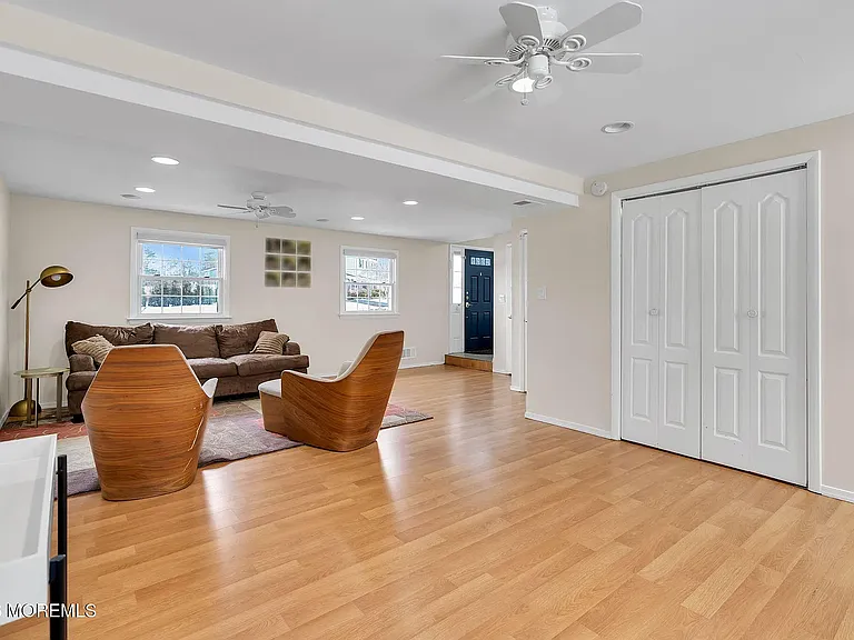 9 Chatham Dr — Photo 12