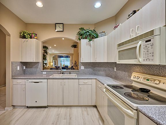 3rd image of 9679 Crescent View Drive N