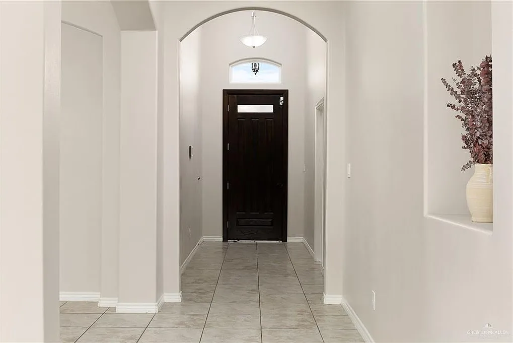 3 bed, 2.5 bath, 2167 sqft, $2,500 — Photo 4