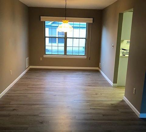 3rd image of 510 Petunia Ln N