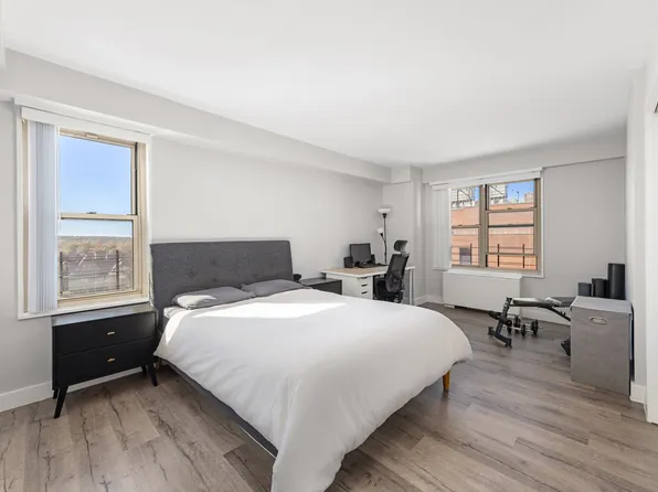 107-40 Queens Boulevard image 4 of 9