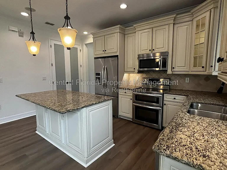 8998 Fullerwood Ave — Photo 4