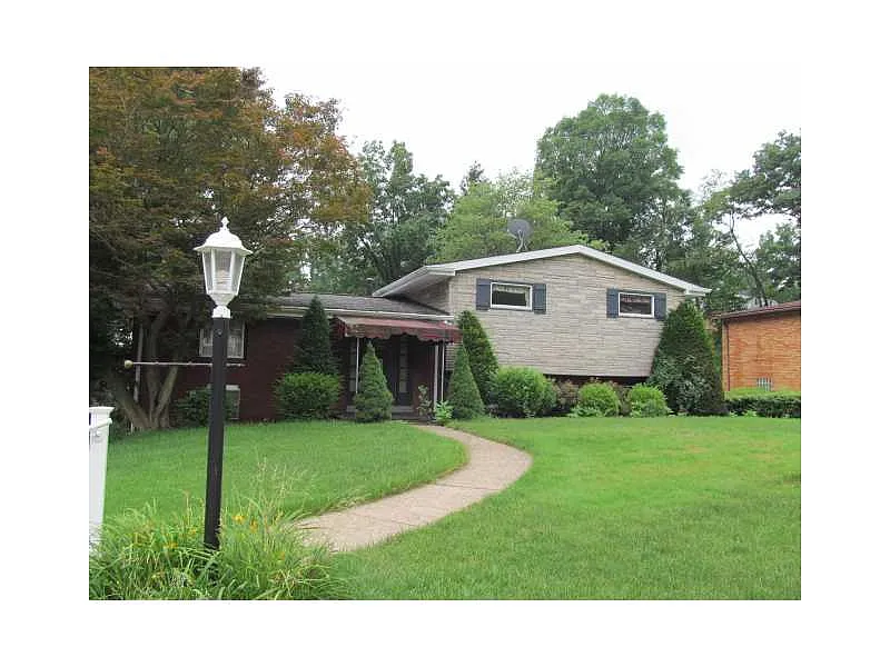 1220 Harvest Dr photo 1