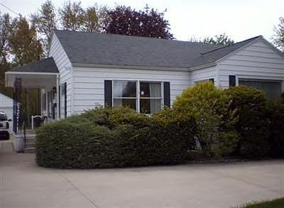 1st image of 910 E Ludington Ave