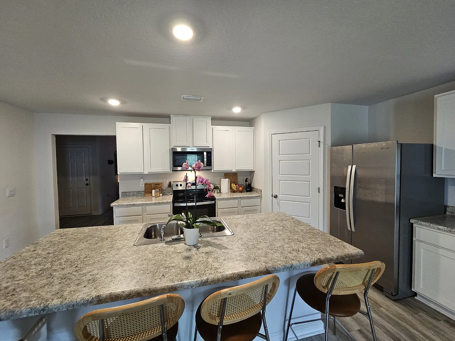 4 bed, 2.0 bath, 1787 sqft, $2,150 — Photo 4