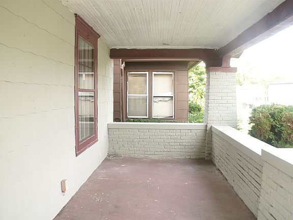 5th image of 305 Laporte Ave