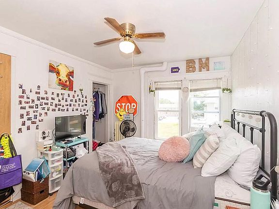4th image of 2303 Olive St APT 5