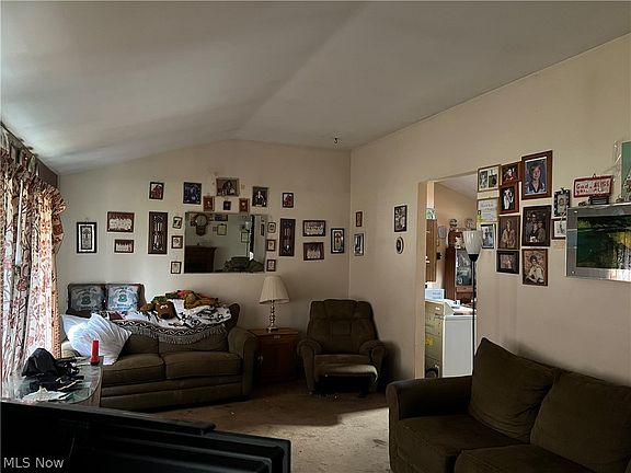 2nd image of 2937 Bainbridge Ave