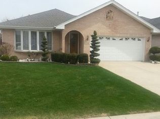 7703 Oak Park Ave, Burbank, IL 60459