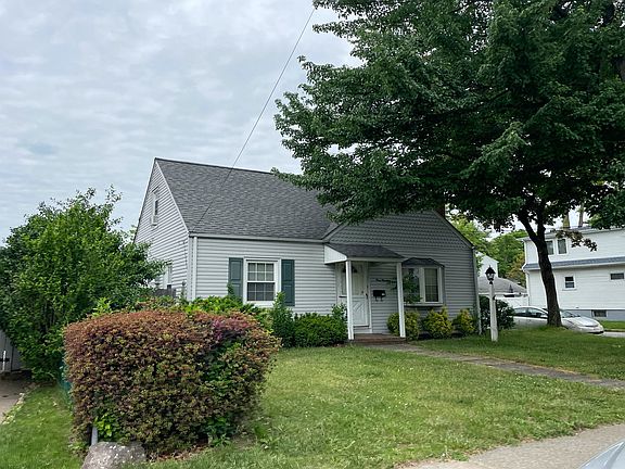 3rd image of 119 Parker Ave