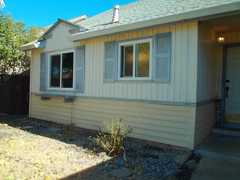 2231 Edwards St — Photo 1