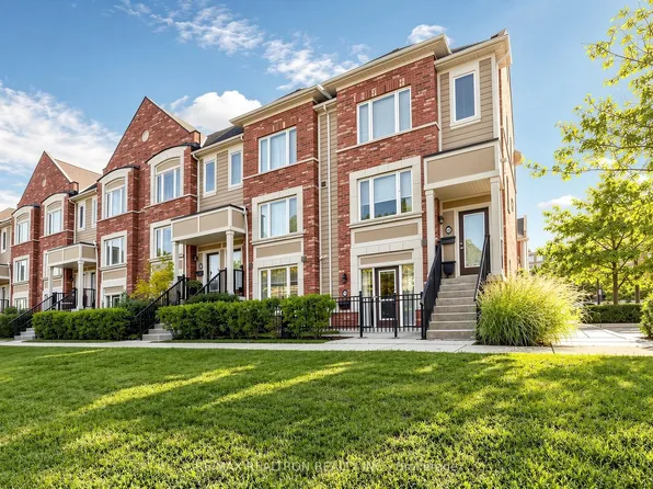16 Walter Dove Ct, Aurora, ON L4G 0S8