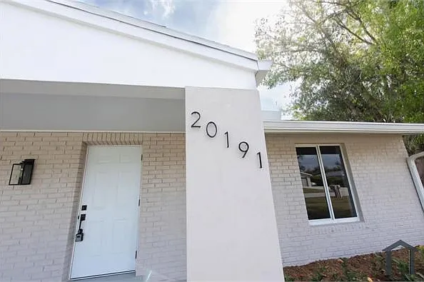 2 bed, 1353 sqft, $2,100 — Photo 3