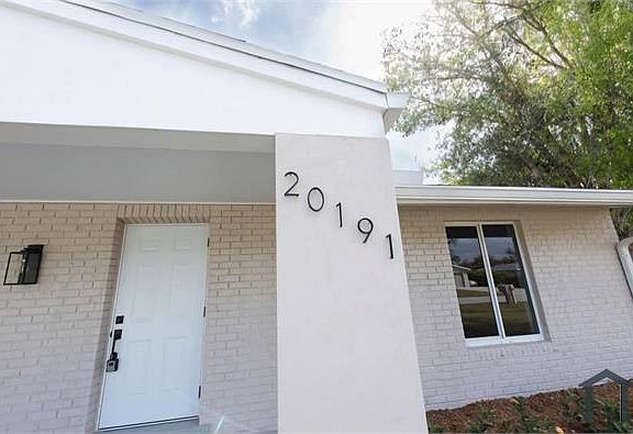 3rd image of 20191 Gladstone Ave