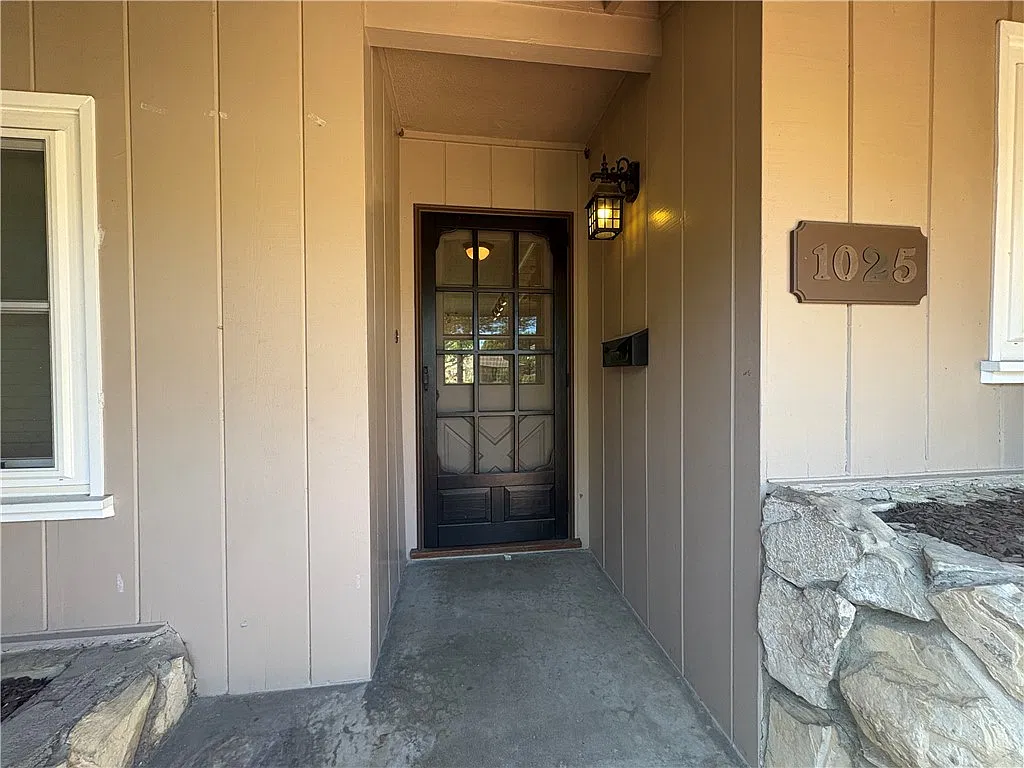 3 bed, 2.5 bath, 2187 sqft, $5,200 — Photo 2
